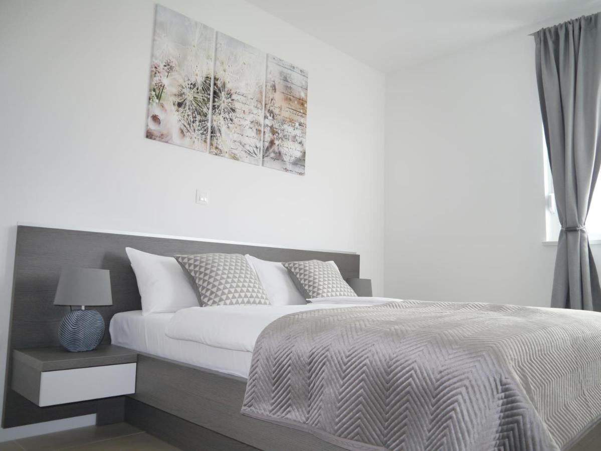 Nova Excellence Apartment Novalja Exterior photo